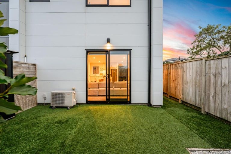 Photo of property in 52f Vodanovich Road, Te Atatu South, Auckland, 0610