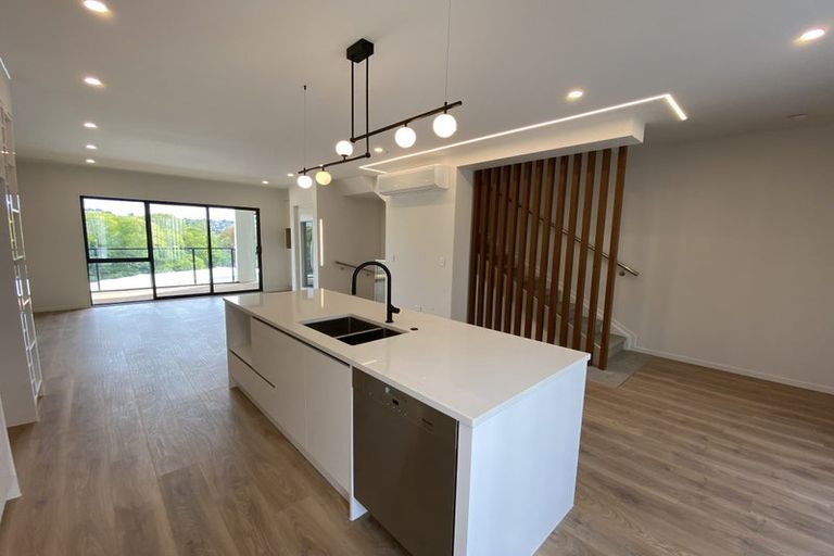 Photo of property in 15 Mina Way, Browns Bay, Auckland, 0630