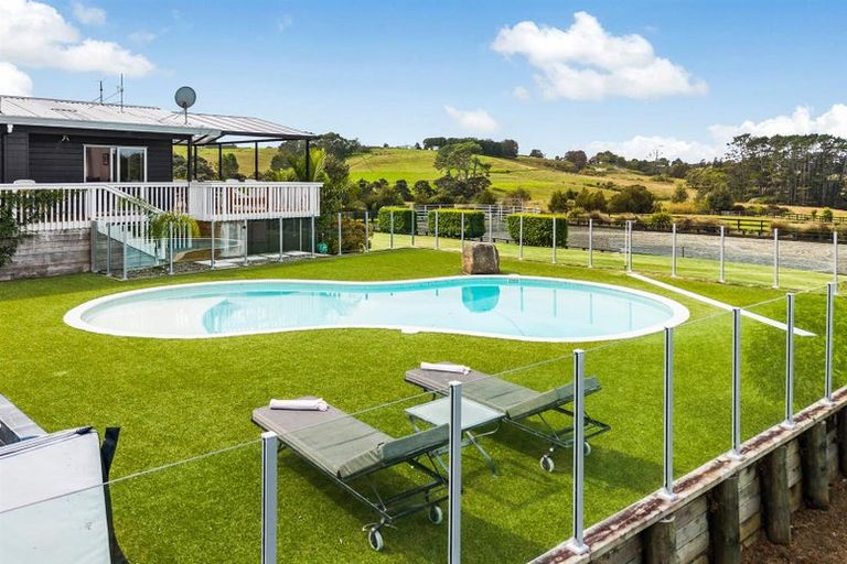 Photo of property in 145 Hanham Road, Kumeu, 0891