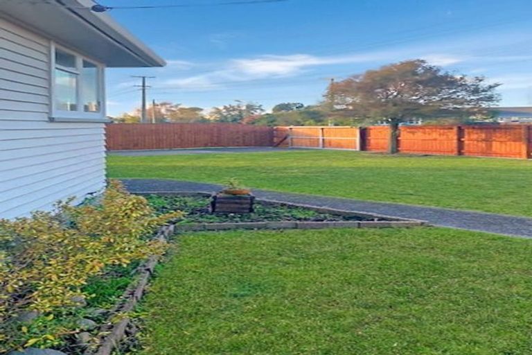 Photo of property in 23 Holland Crescent, Bulls, 4818