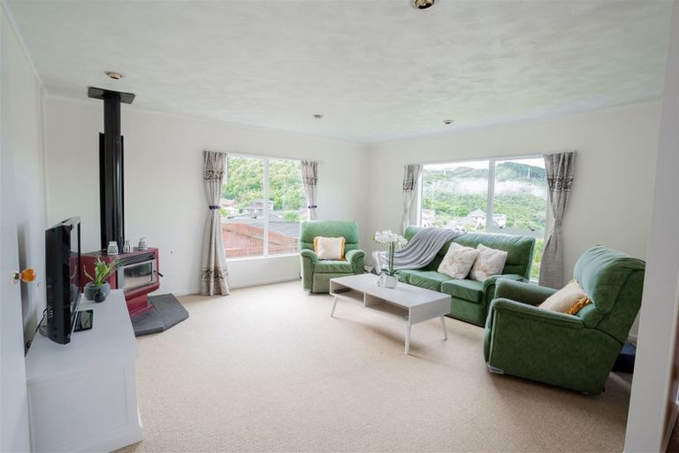 Photo of property in 2/61 Woodhouse Avenue, Karori, Wellington, 6012