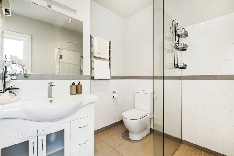 Photo of property in 1/52 Richmond Avenue, Northcote Point, Auckland, 0627