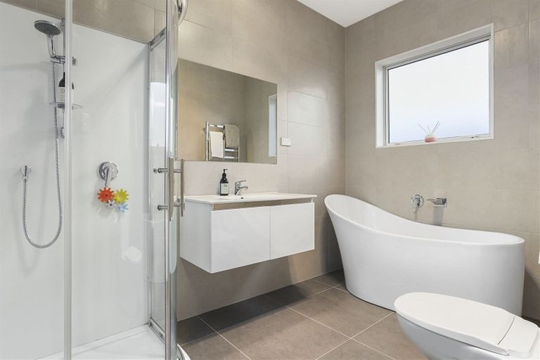 Photo of property in 12 Kahika Grove, Huapai, Kumeu, 0810