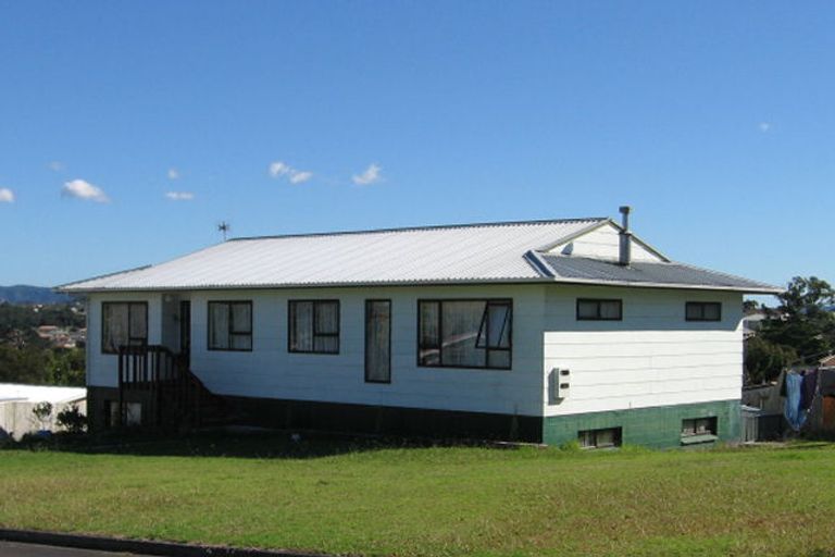 Photo of property in 10 Edgware Road, West Harbour, Auckland, 0618