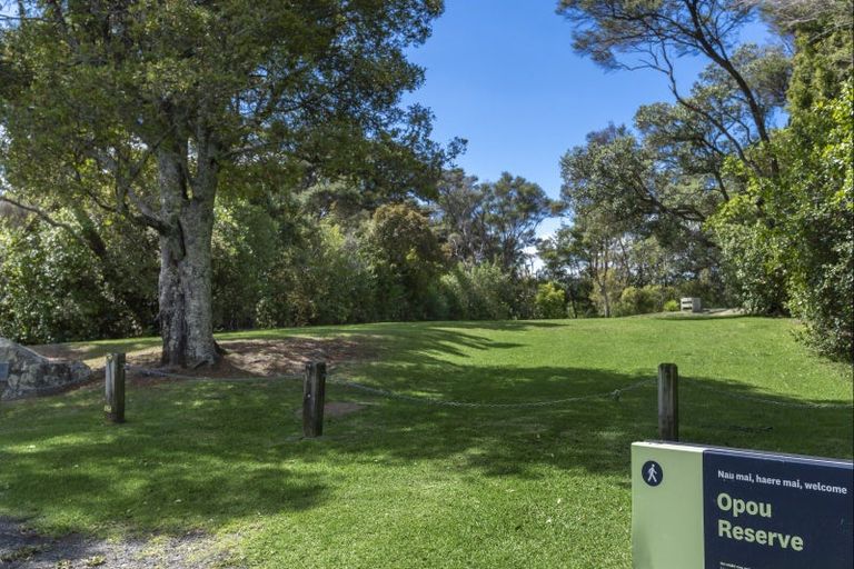 Photo of property in 15 Opou Road, Titirangi, Auckland, 0604