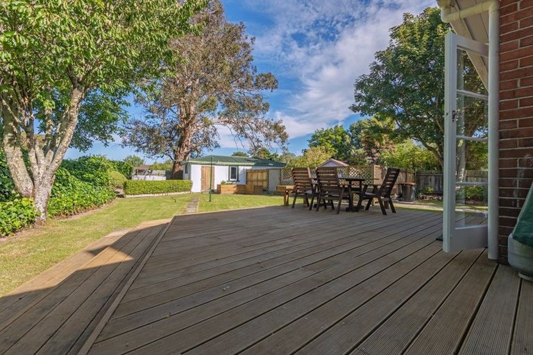 Photo of property in 76 Savage Crescent, West End, Palmerston North, 4412