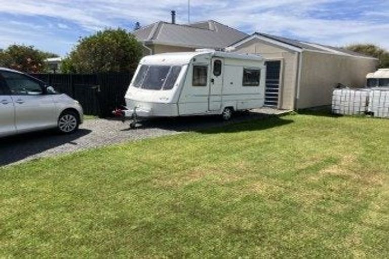 Photo of property in 1 Huia Street, Foxton Beach, Foxton, 4815