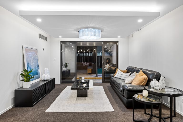 Photo of property in 14 Sir Lincoln Drive, Kumeu, 0810