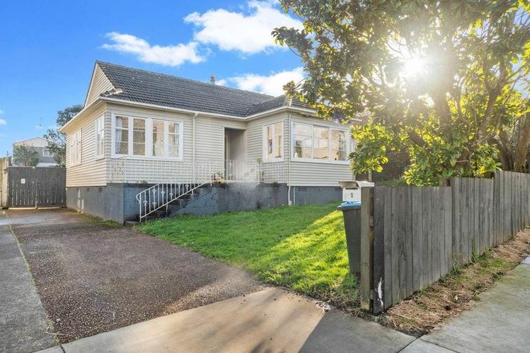 Photo of property in 1 Edmonton Avenue, Onehunga, Auckland, 1061