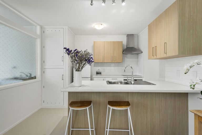 Photo of property in 53 Parr Terrace, Castor Bay, Auckland, 0620