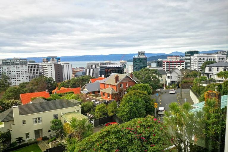 Photo of property in 5 Kinross Street, Kelburn, Wellington, 6012