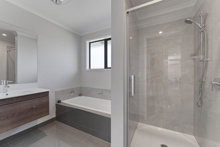 Photo of property in 24 Mahia Lane, Waikanae, 5036