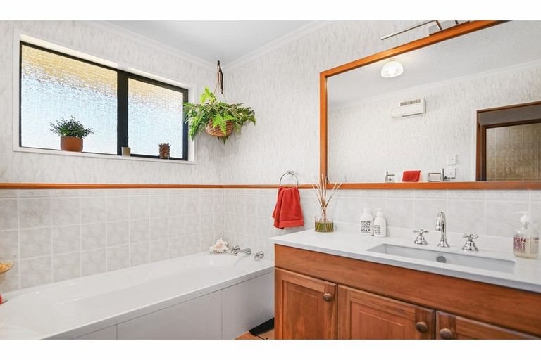 Photo of property in 10 Oakleigh Crescent, Oamaru North, Oamaru, 9400