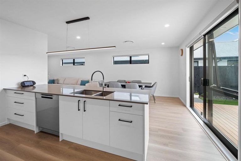 Photo of property in 7 Olearia Lane, Halswell, Christchurch, 8025