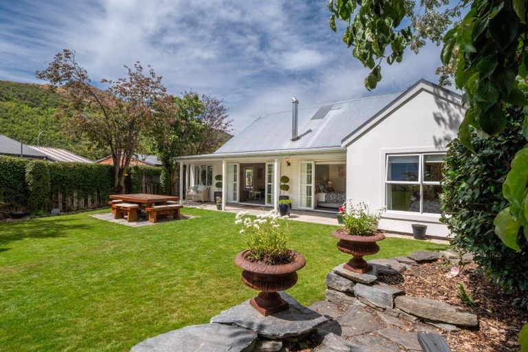 Photo of property in 4 Elva Dawson Place, Arrowtown, 9302