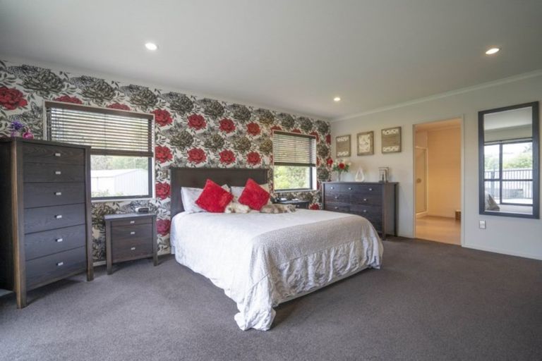 Photo of property in 61 Dunns Road, Otatara, Invercargill, 9879
