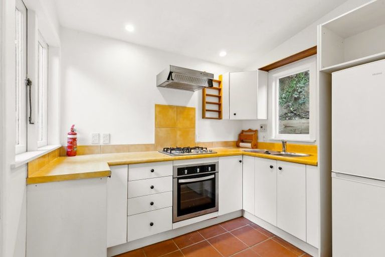 Photo of property in 6 Governor Road, Northland, Wellington, 6012