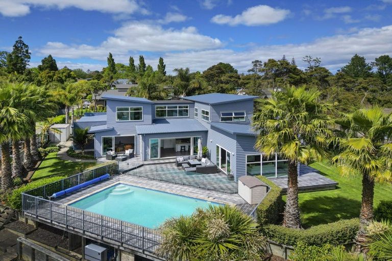 Photo of property in 17a Churchouse Road, Greenhithe, Auckland, 0632