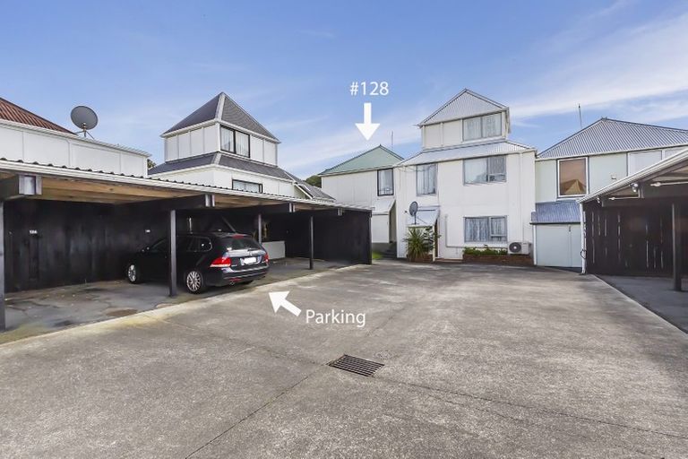 Photo of property in 128 Akaroa Drive, Maupuia, Wellington, 6022