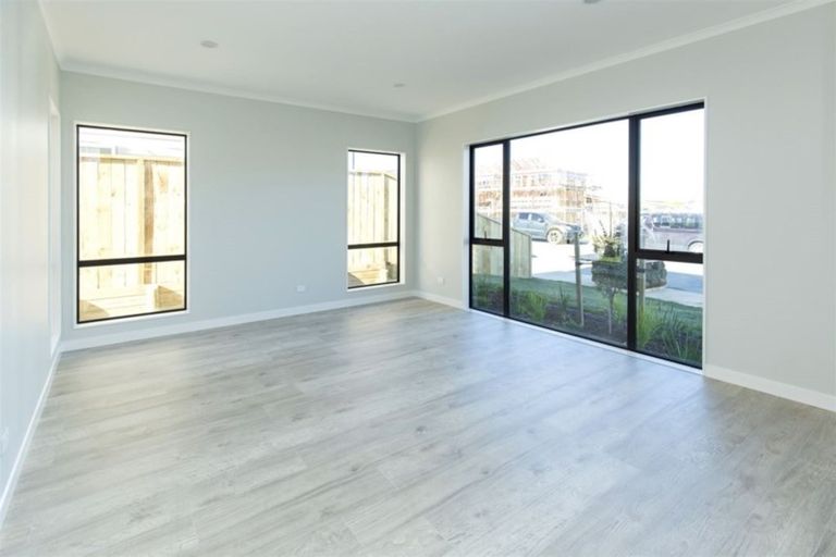 Photo of property in 104 Godfrey Drive, Orewa, 0931