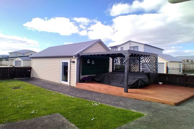 Photo of property in 14 Warbler Crescent, Papakura, 2110