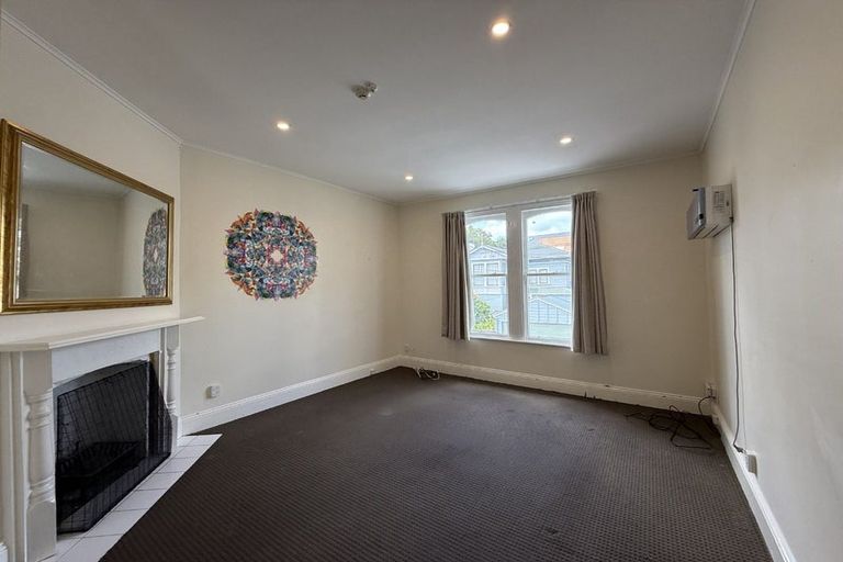 Photo of property in 86 Roxburgh Street, Mount Victoria, Wellington, 6011
