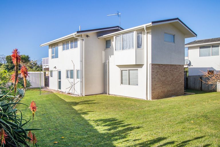 Photo of property in 80h Tirimoana Road, Te Atatu South, Auckland, 0602