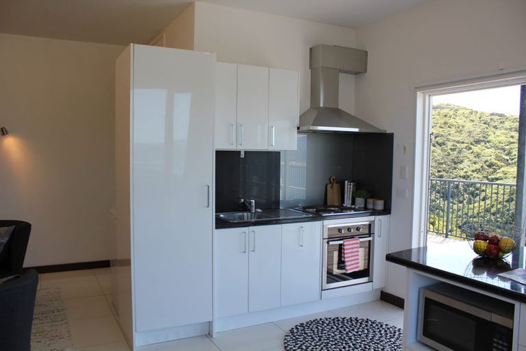 Photo of property in 41a Tamworth Crescent, Newlands, Wellington, 6037