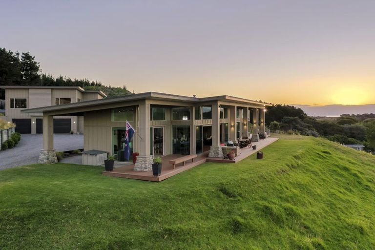 Photo of property in 187 Peka Peka Road, Peka Peka, Waikanae, 5391