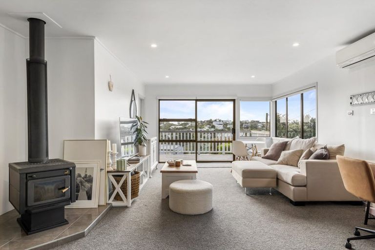 Photo of property in 5 Holiday Road, Stanmore Bay, Whangaparaoa, 0932