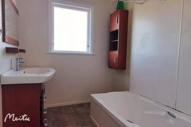 Photo of property in 25 Mcquarrie Avenue, Wattle Downs, Auckland, 2103