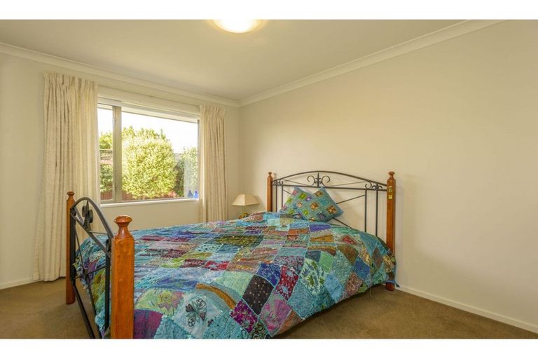 Photo of property in 33 Bottle Lake Drive, Parklands, Christchurch, 8083