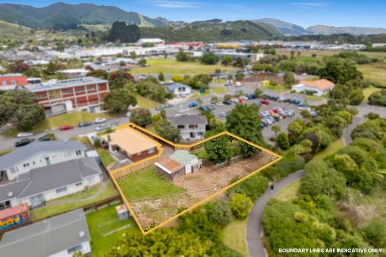 Photo of property in 6a Ngahina Street, Paraparaumu, 5032