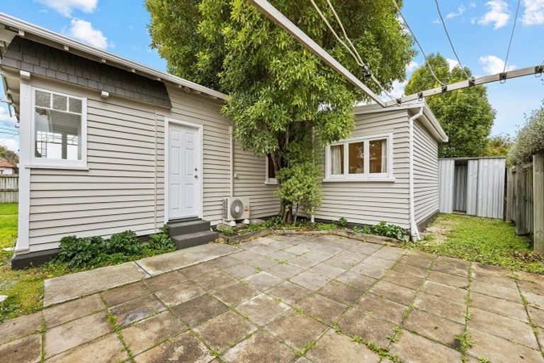 Photo of property in 60 Martin Avenue, Beckenham, Christchurch, 8023