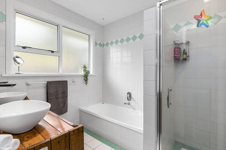 Photo of property in 52 Titiro Moana Road, Korokoro, Lower Hutt, 5012