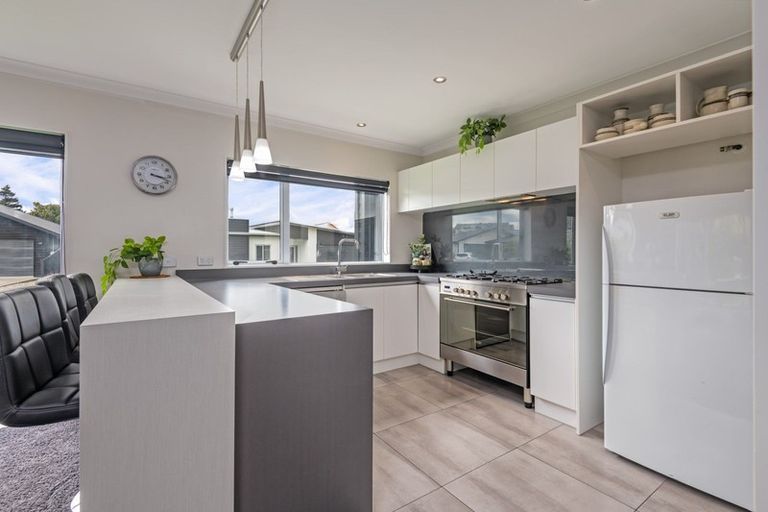 Photo of property in 4 D'urville Place, Kelvin Grove, Palmerston North, 4414