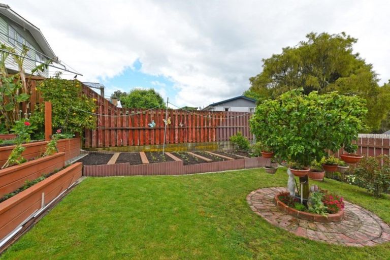 Photo of property in 18 Vista Crescent, Maoribank, Upper Hutt, 5018
