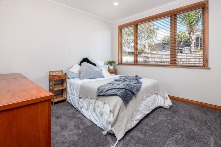 Photo of property in 11 Bradbury Road, Botany Downs, Auckland, 2010