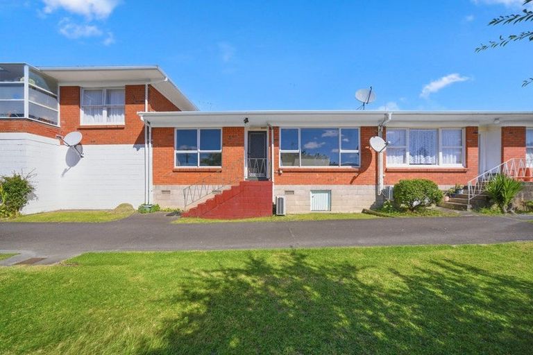 Photo of property in 2/270 East Coast Road, Forrest Hill, Auckland, 0620