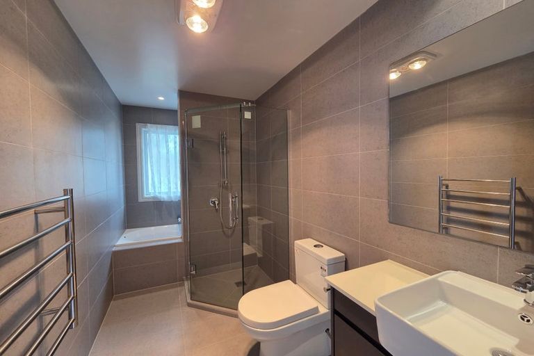 Photo of property in 6b Marina View Drive, West Harbour, Auckland, 0618