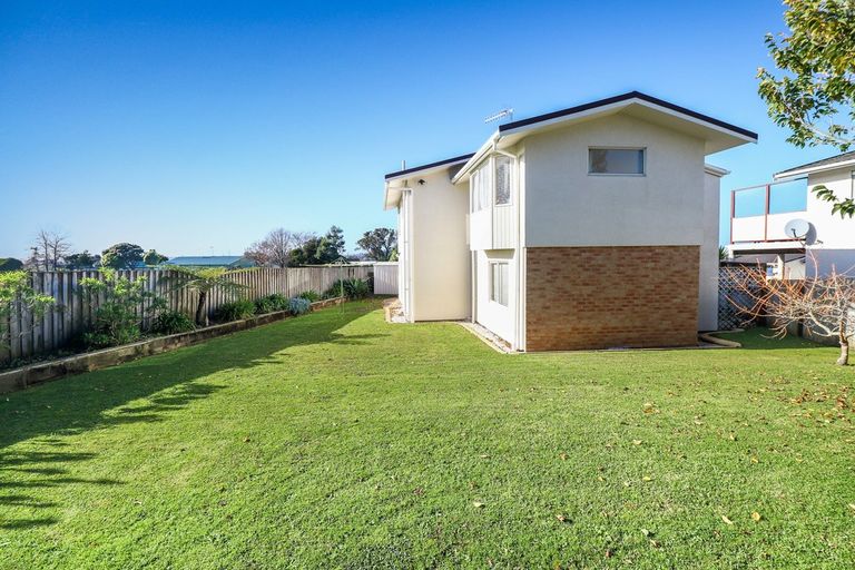 Photo of property in 80h Tirimoana Road, Te Atatu South, Auckland, 0602