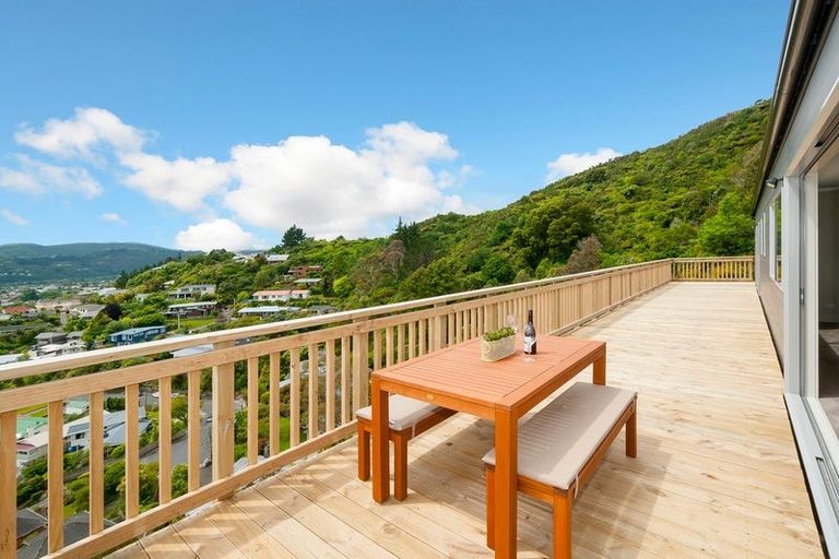 Photo of property in 43 Woodvale Grove, Fairfield, Lower Hutt, 5011