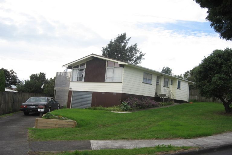 Photo of property in 4 Struan Place, Highland Park, Auckland, 2010