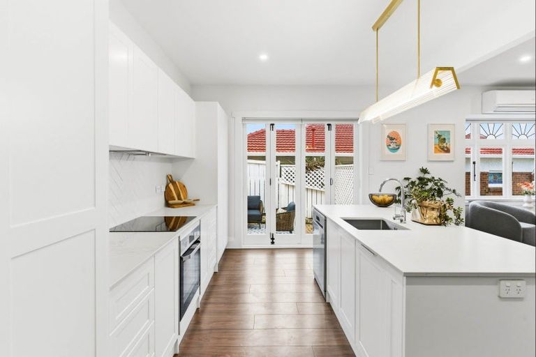 Photo of property in 104 Forbury Road, Saint Clair, Dunedin, 9012