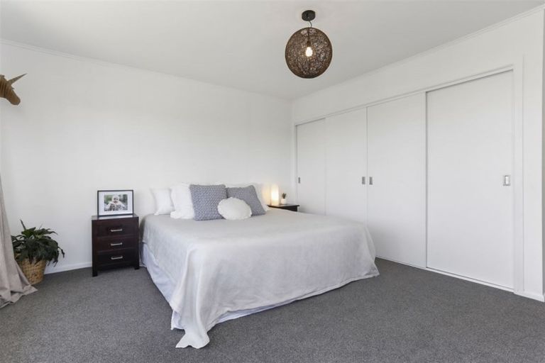 Photo of property in 53 Beach Road, Te Atatu Peninsula, Auckland, 0610