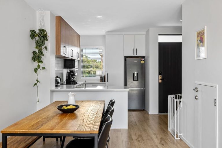 Photo of property in 5/13 Windy Ridge Road, Glenfield, Auckland, 0629