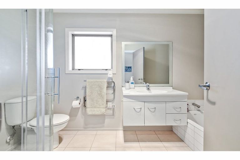 Photo of property in 62/64 Kawaha Point Road, Kawaha Point, Rotorua, 3010