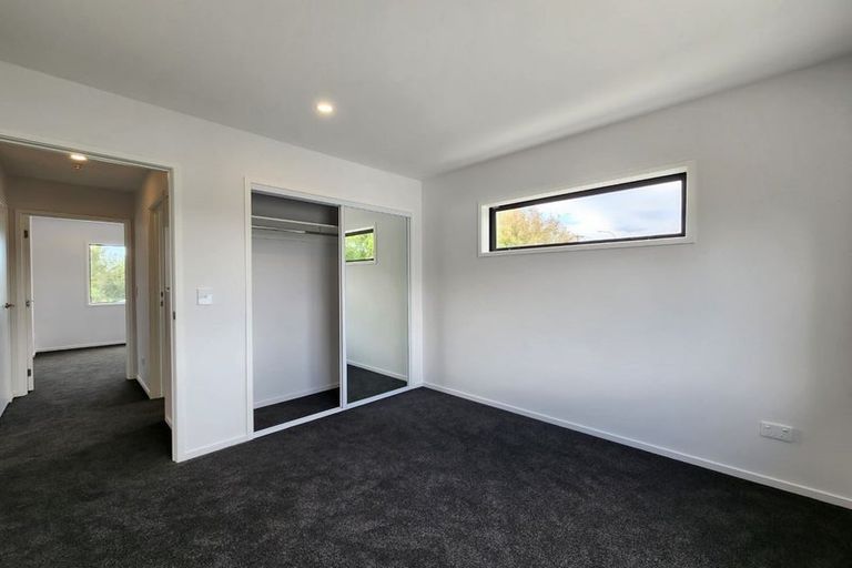 Photo of property in 1/47 Awaroa Road, Sunnyvale, Auckland, 0612