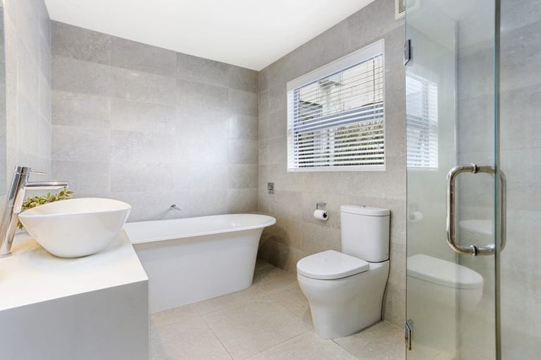 Photo of property in 38a Takutai Avenue, Bucklands Beach, Auckland, 2012