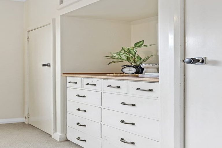 Photo of property in 5 Te Reinga View, Tawa, Wellington, 5028